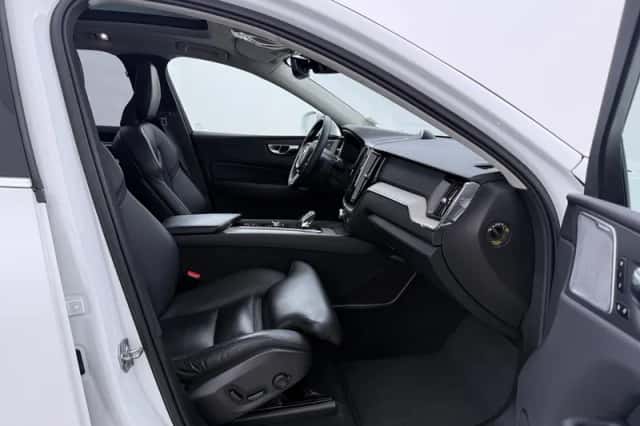 Volvo XC60 (2020) thumbnail 5