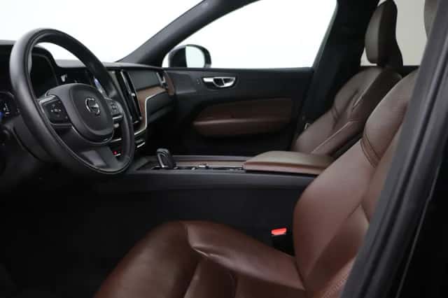 Volvo XC60 (2020) thumbnail 3