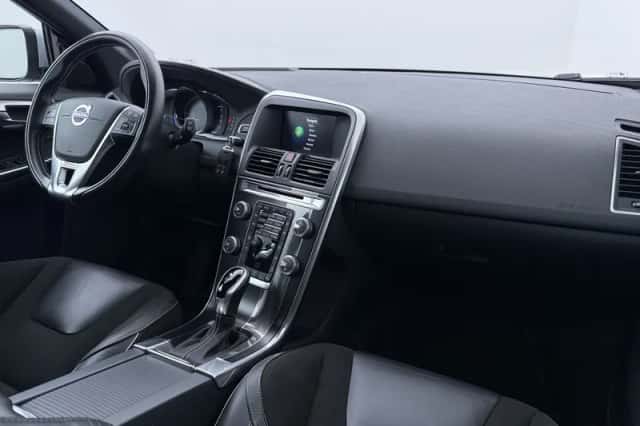 Volvo XC60 (2017) thumbnail 17