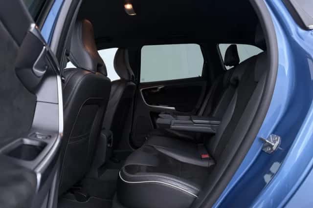 Volvo XC60 (2017) thumbnail 36