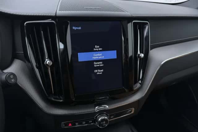 Volvo XC60 (2019) thumbnail 36
