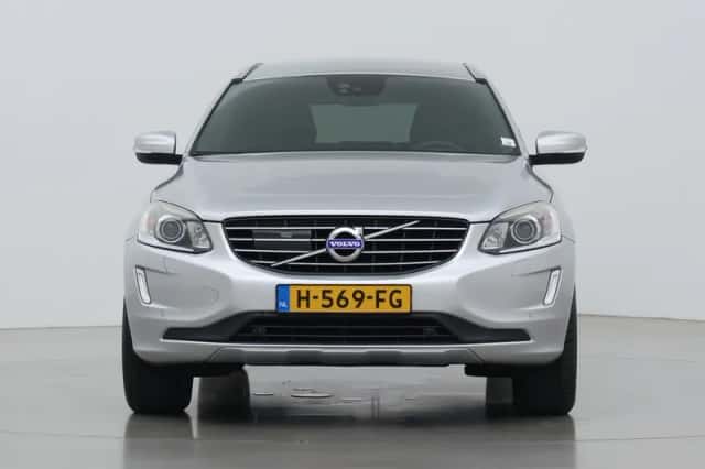 Volvo XC60 (2016) thumbnail 16