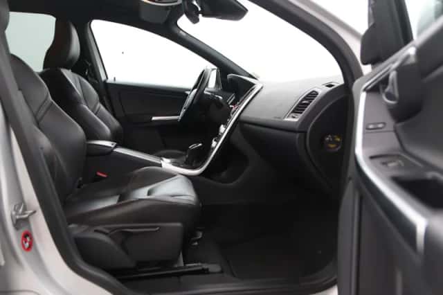 Volvo XC60 (2016) thumbnail 5
