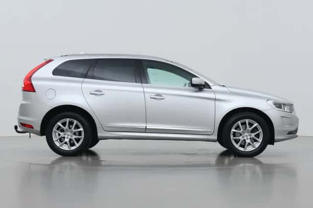 Volvo XC60 (2016) thumbnail 10