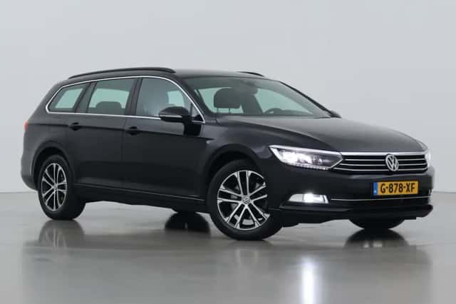Volkswagen Passat (2018) thumbnail 1