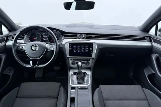 Volkswagen Passat (2018) thumbnail 4