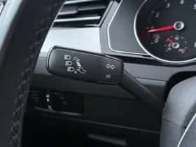 Volkswagen Passat (2018) thumbnail 35