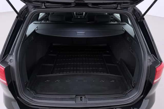 Volkswagen Passat (2018) thumbnail 45