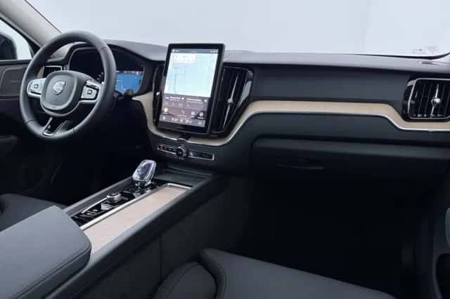 Volvo XC60 (2025) thumbnail 17