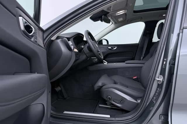 Volvo XC60 (2025) thumbnail 3