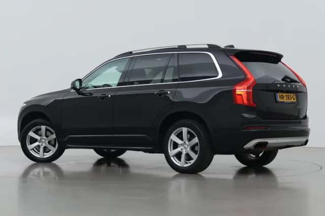 Volvo XC90 (2015) thumbnail 2
