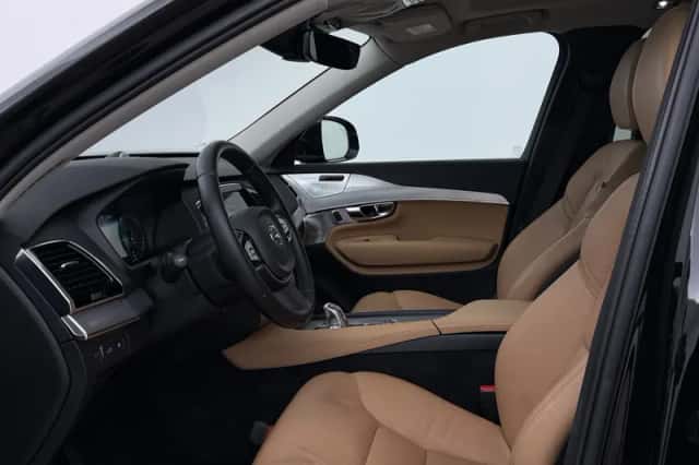 Volvo XC90 (2015) thumbnail 3