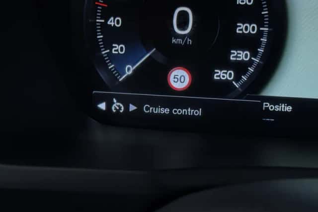 Volvo XC90 (2015) thumbnail 21