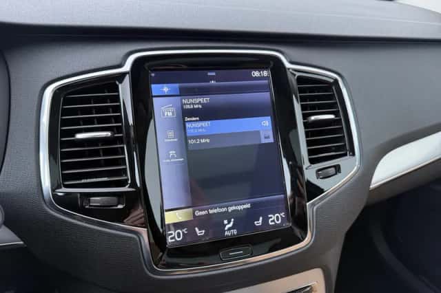 Volvo XC90 (2015) thumbnail 25