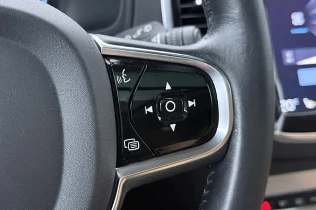 Volvo XC90 (2015) thumbnail 41