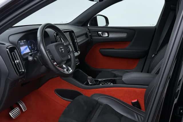 Volvo XC40 (2021) thumbnail 3