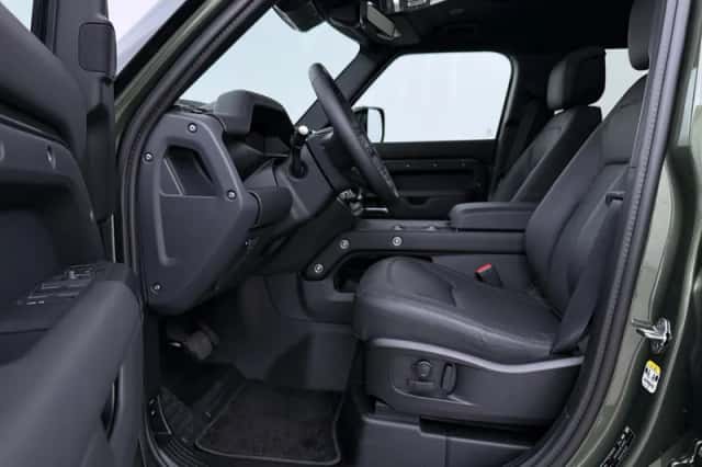 Land Rover Defender (2026) thumbnail 3