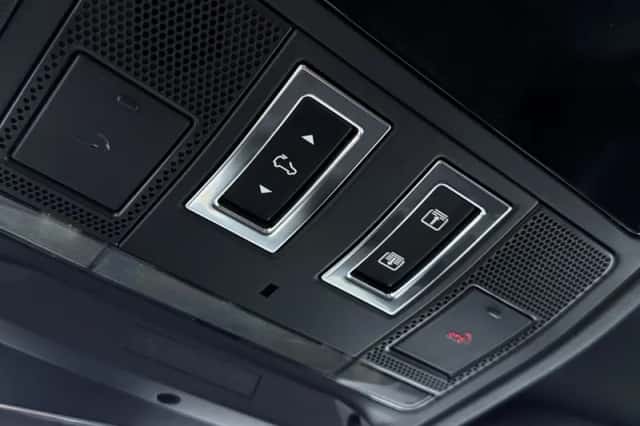 Land Rover Defender (2026) thumbnail 32