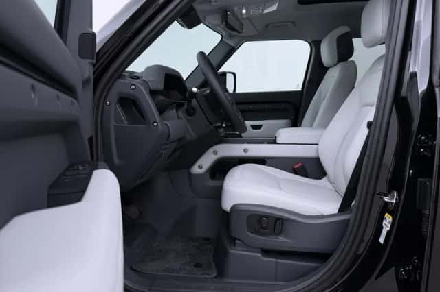 Land Rover Defender (2026) thumbnail 3