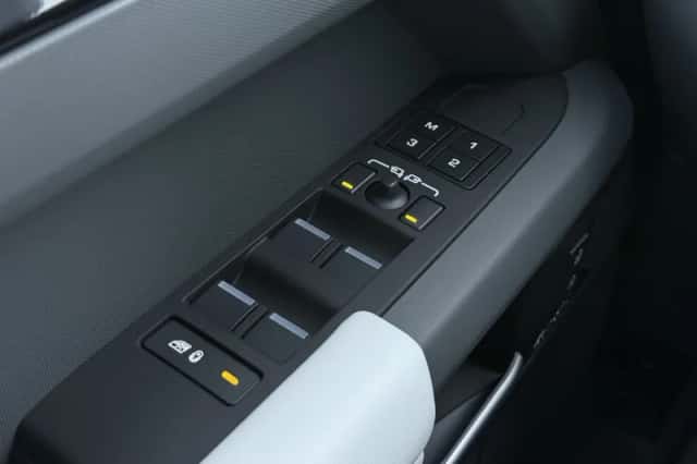 Land Rover Defender (2026) thumbnail 39