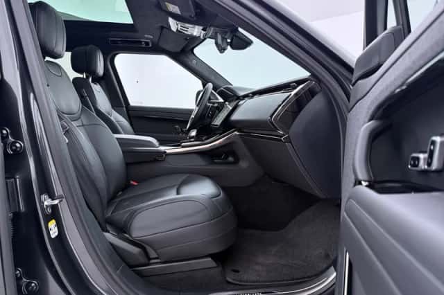 Land Rover Range Rover Sport (2026) thumbnail 5