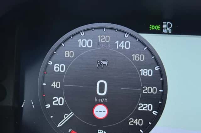 Land Rover Defender (2026) thumbnail 14