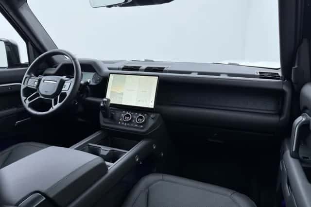 Land Rover Defender (2026) thumbnail 17