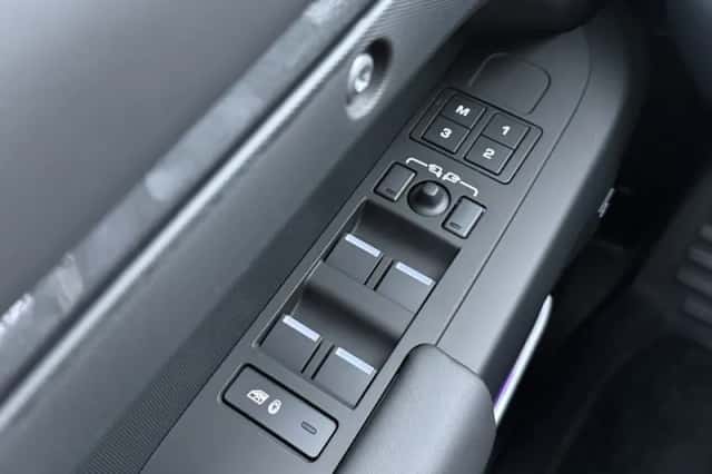 Land Rover Defender (2026) thumbnail 43