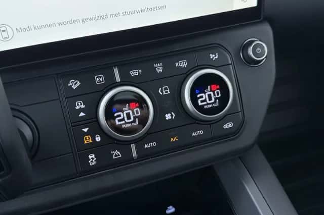 Land Rover Defender (2026) thumbnail 34