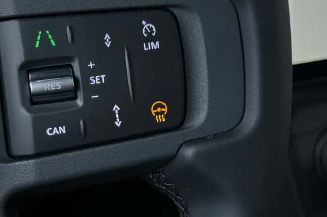 Land Rover Defender (2026) thumbnail 38