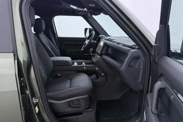 Land Rover Defender (2026) thumbnail 5