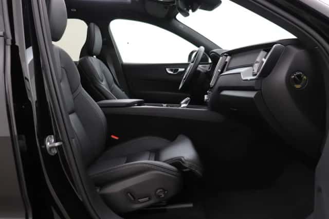 Volvo XC60 (2025) thumbnail 5