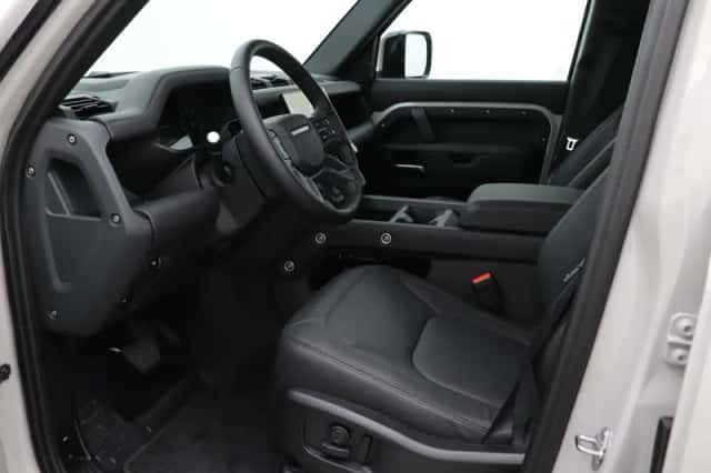 Land Rover Defender (2026) thumbnail 3