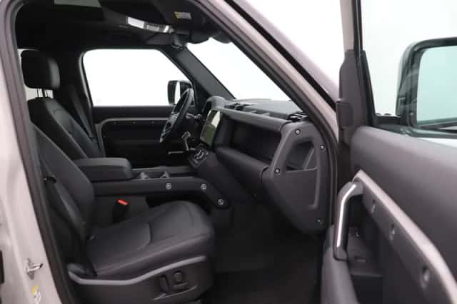 Land Rover Defender (2026) thumbnail 5