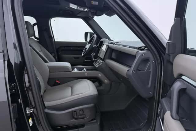 Land Rover Defender (2026) thumbnail 5