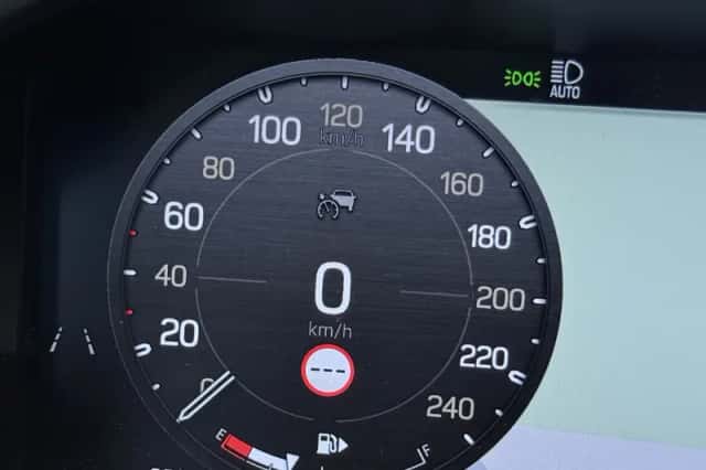 Land Rover Defender (2026) thumbnail 20