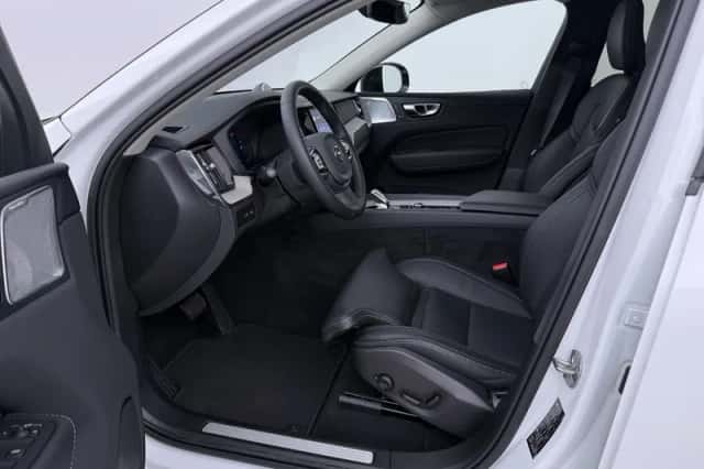 Volvo XC60 (2025) thumbnail 3