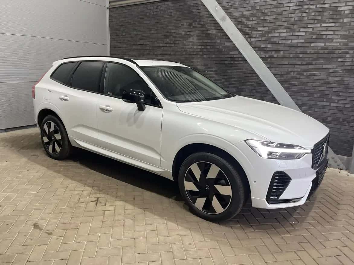 Volvo XC60 (2025) — foto 1
