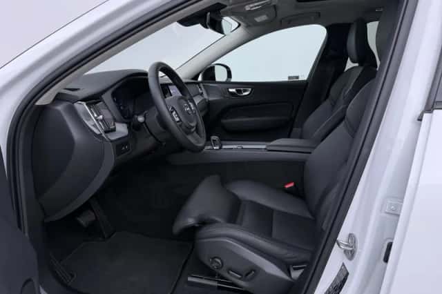 Volvo XC60 (2025) thumbnail 3