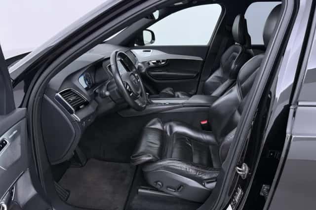 Volvo XC90 (2015) thumbnail 3