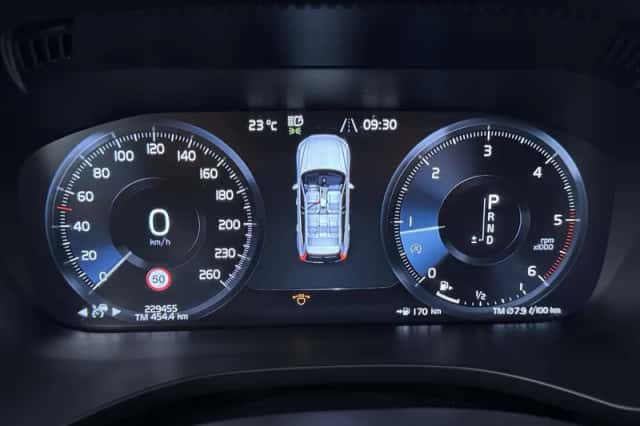 Volvo XC60 (2018) thumbnail 19