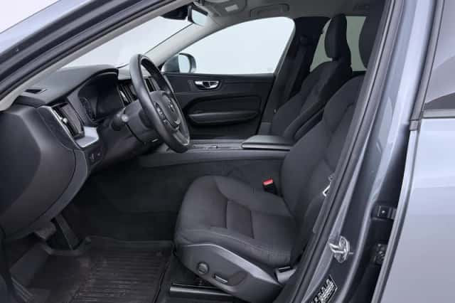 Volvo XC60 (2018) thumbnail 3