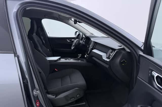 Volvo XC60 (2018) thumbnail 5