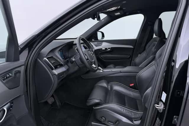 Volvo XC90 (2023) thumbnail 3