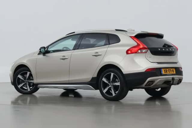 Volvo V40 (2019) thumbnail 2