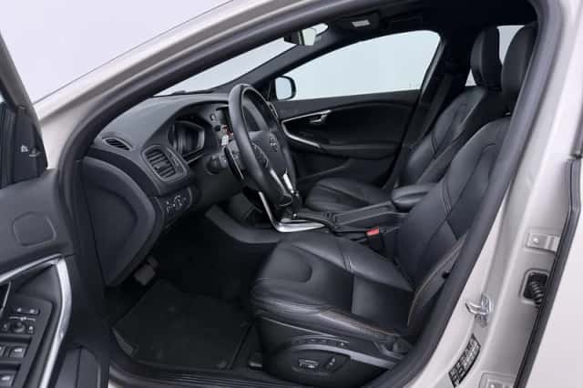 Volvo V40 (2019) thumbnail 3
