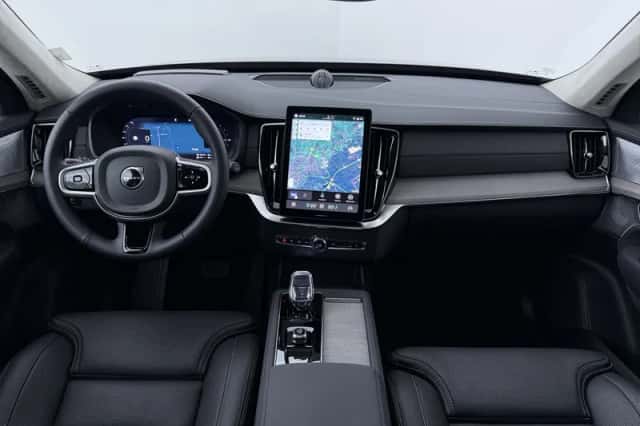 Volvo XC90 (2025) thumbnail 4