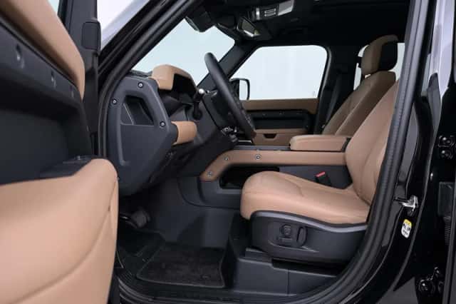 Land Rover Defender (2026) thumbnail 3