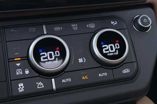 Land Rover Defender (2026) thumbnail 33