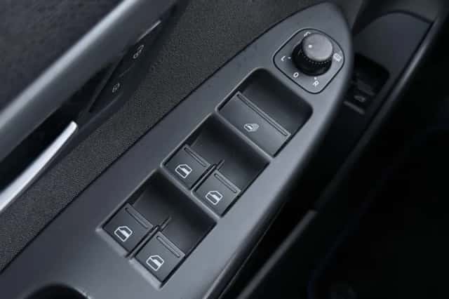 Volkswagen Eos (2009) thumbnail 30